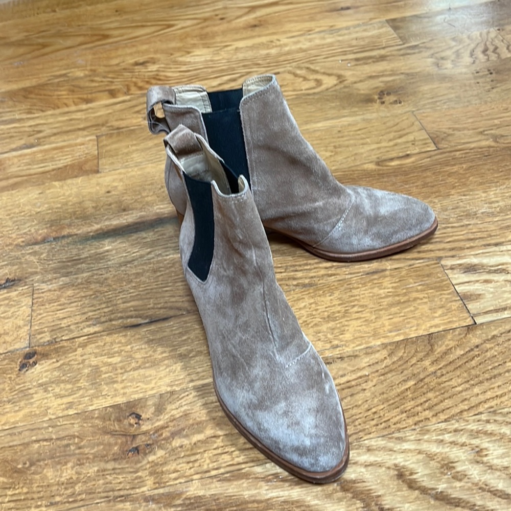 EUC Rag & Bone suede boots.